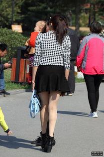 美女丝袜短裙轮奸