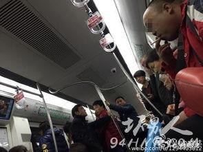 地铁上抽烟爆料视频真实,目击者勇敢曝光违规吸烟行为