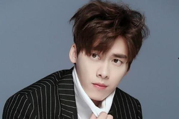 图片明星李易峰,从流量小生到实力派演员的蜕变之路