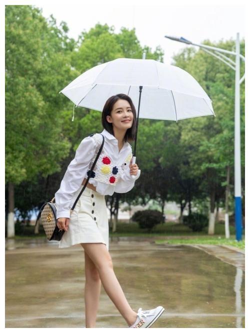 明星打伞图片,时尚与优雅的完美演绎